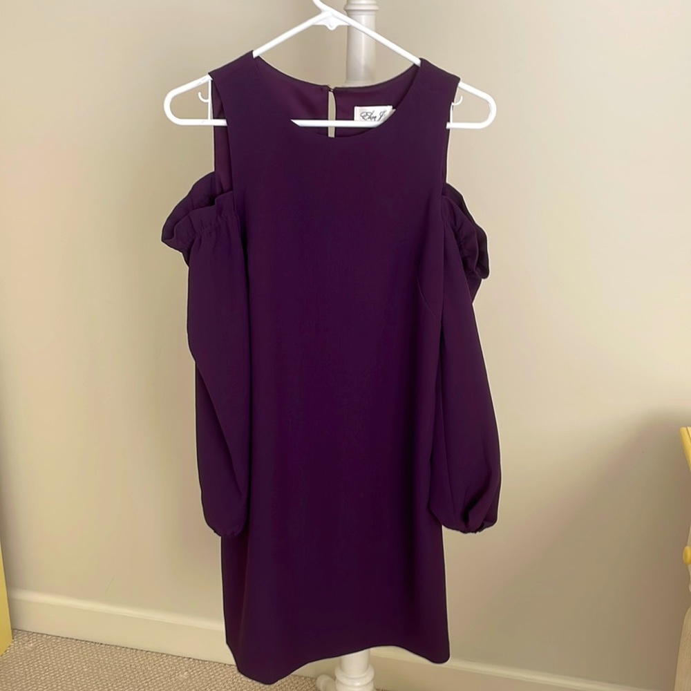 Open shoulder dress, size 4